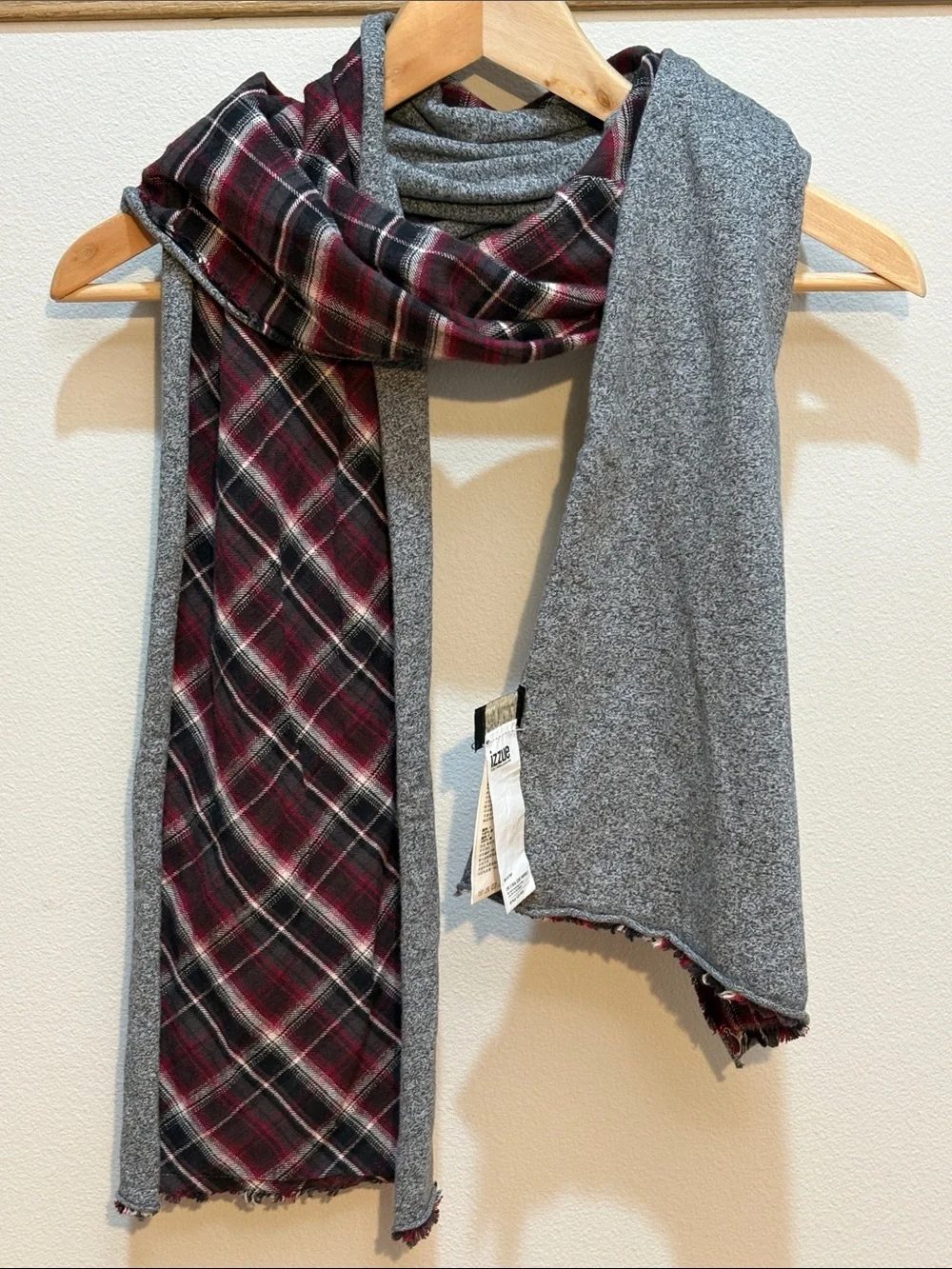 Izzue reversible scarf